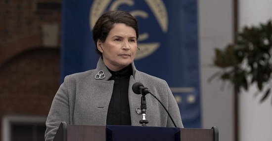 Julia Ormond
